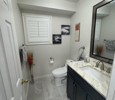 Central Erin Mills House | Pearson Gateway Comfort Home
