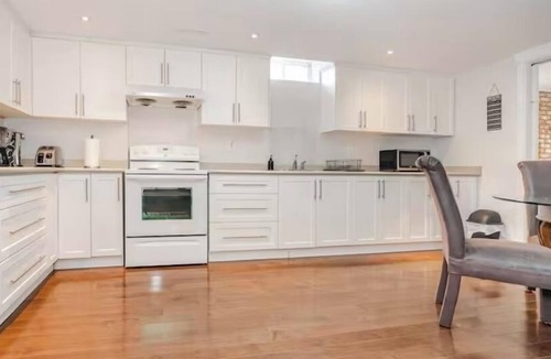 Rathwood Apartment | Pearson Gateway Executive Suite – 2BR + 2 Parking