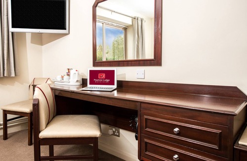 Milton Keynes Hotel | Peartree Lodge Waterside