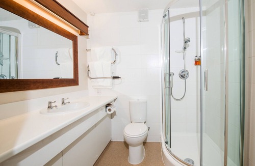 Milton Keynes Hotel | Peartree Lodge Waterside