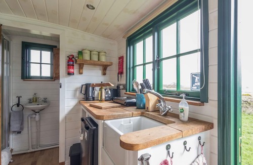 Haltwhistle Cottage | PEAT GATE SHEPHERD'S HUT, romantic, with open fire in Haltwhistle