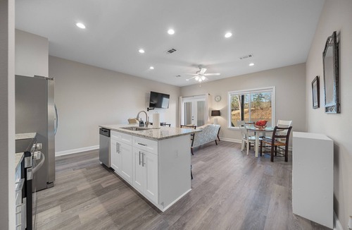 Jones Mills Condo | Pebble Beach Place on Diamondhead Lake - Perfect Getaway!