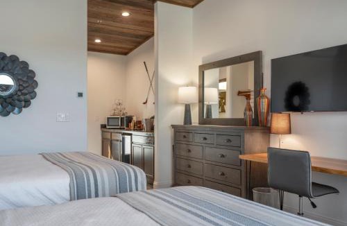 Camdenton Hotel | Pebble Bay Club Suites