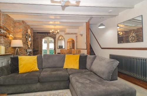 Brixham House | Pebble Bay