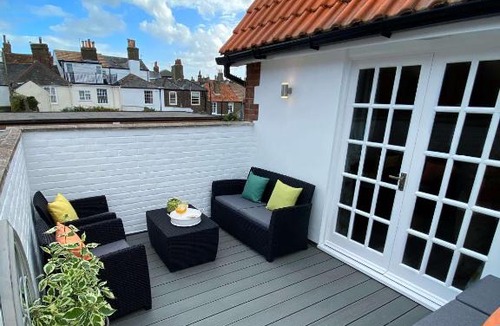 Deal Apartment | Pebble Beach Deal