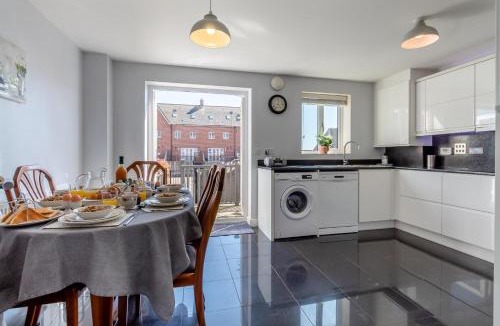 Felixstowe House | Pebble Beach - Felixstowe