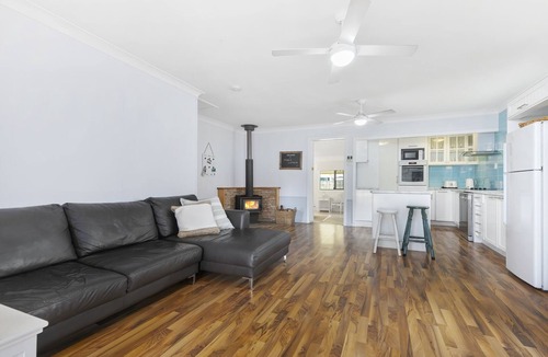 Beachmere House | PEBBLE COTTAGE