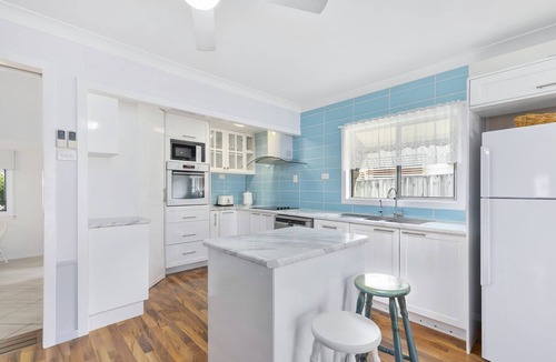 Beachmere House | PEBBLE COTTAGE