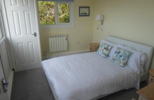 Cowes Cabin | Pebble Lodges