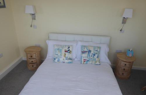 Cowes Cabin | Pebble Lodges