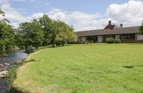 Eamont Bridge Cottage | PEBBLE PATH AT EAMONT PARK in Penrith