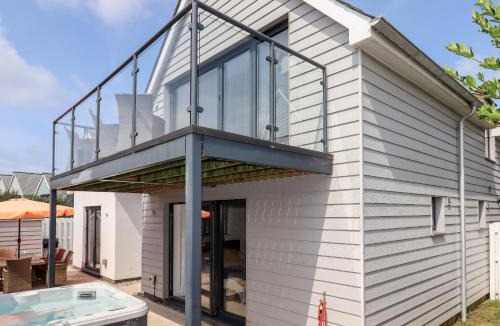 Westleigh House | Pebble Ridge View