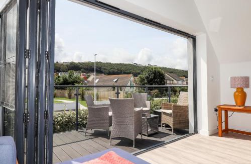 Westleigh House | Pebble Ridge View