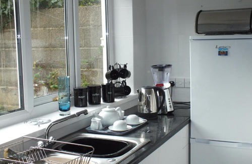 Brixham Apartment | Pebbles (pet friendly)
