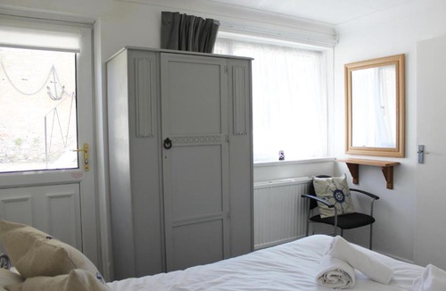 Brixham Apartment | Pebbles (pet friendly)