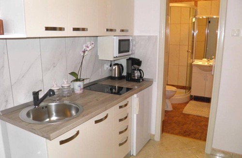 Bogovici Apartment | Pebbly Beach in the Heart of Malinska!