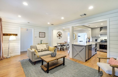 Frisco Cottage | Pecan Blue Frisco Hub: Dtwn, Dining & Stadiums!