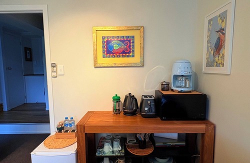 St. Heliers Apartment | Pecefuuite wth Bus