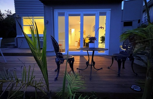 St. Heliers Apartment | Pecefuuite wth Bus