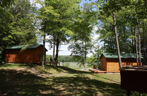 Paris Cabin | Peck's Lake Meemo's Farm