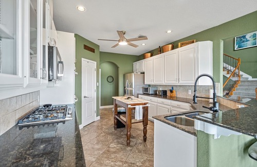 Point Venture House | Peckham Point 5 Bd Lake View Retreat w Private Pool