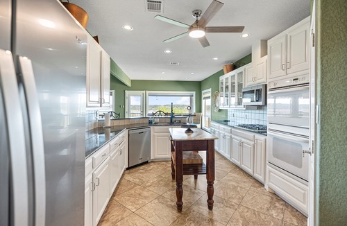 Point Venture House | Peckham Point 5 Bd Lake View Retreat w Private Pool