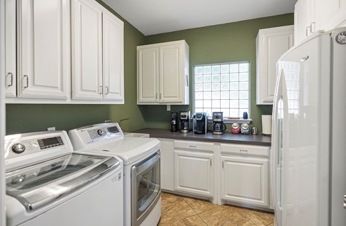 Point Venture House | Peckham Point 5 Bd Lake View Retreat w Private Pool