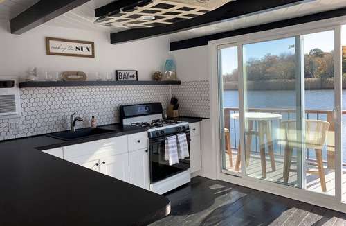 Riverhead Boat Rental | Peconic River Boatel