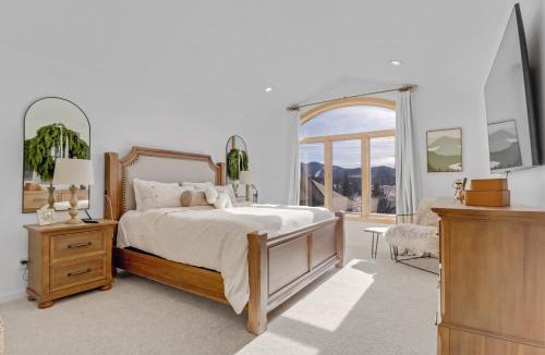 Corinthian Hills House | Pedal and Peak 113A townhouse