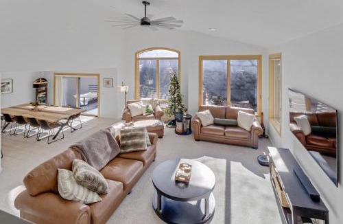 Corinthian Hills House | Pedal and Peak 113A townhouse