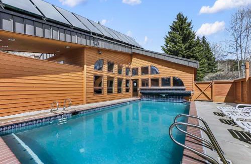 Corinthian Hills House | Pedal and Peak 113A townhouse