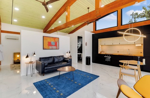 Johnson City Cottage | Pedernales River Guesthouses - PONDER