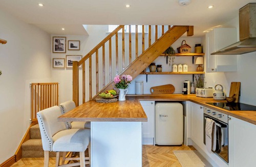 New Mills House | Peeb’s Palace at Tanpits Farm