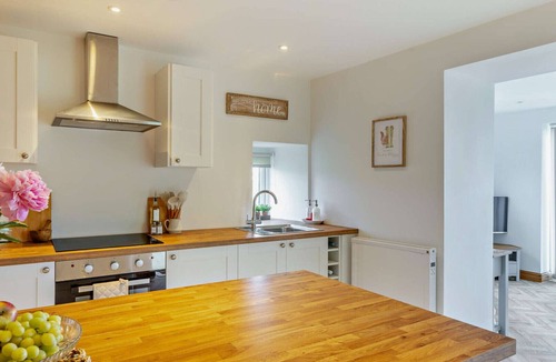 New Mills House | Peeb’s Palace at Tanpits Farm