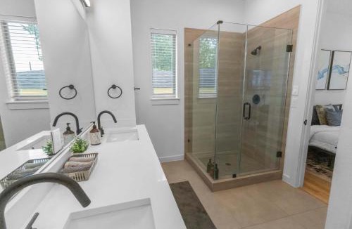 OST - South Union House | Peerless Place I 3BR Near NRG & Med Center