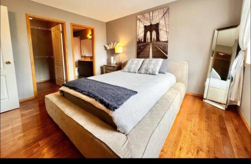 Winnipeg House | Peg City Queen Guest Suite & Ensuite Bath With Parking
