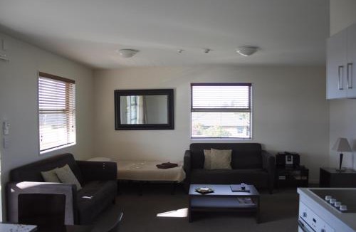 Woodend Hotel | Pegasus Gateway Motels & Apartments