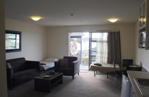 Woodend Hotel | Pegasus Gateway Motels & Apartments