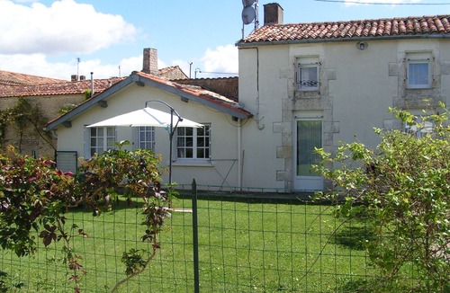 Villeneuve-la-Comtesse House | Pegasus Les Constelleations