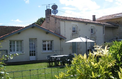 Villeneuve-la-Comtesse House | Pegasus Les Constelleations