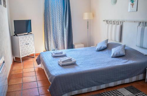 Chateauneuf-du-Pape Bed & Breakfast | Pegau bedrooms, 3 chambres au centre de Châteauneuf-du-Pape