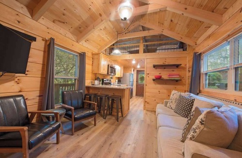 Chattanooga Cabin | Peggers luxury tiny cabin at Lookout - loaded