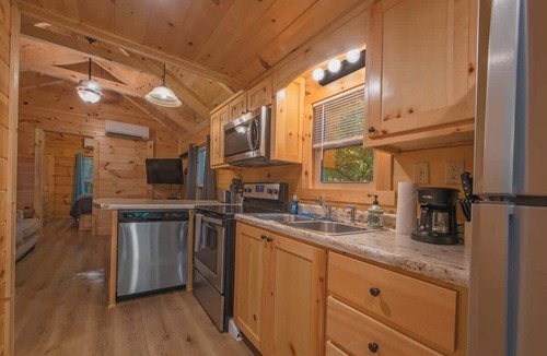 Chattanooga Cabin | Peggers luxury tiny cabin at Lookout - loaded