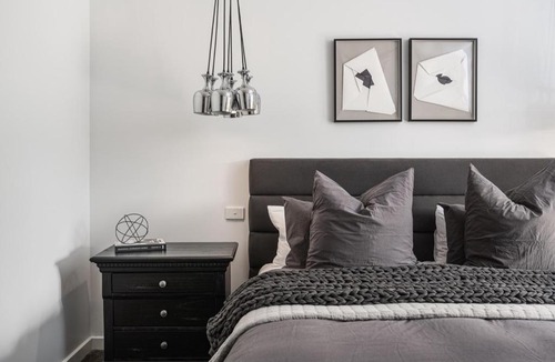 Porepunkah Apartment | Peggy Adelaide Suite