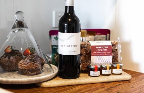 Porepunkah Apartment | Peggy Adelaide Suite