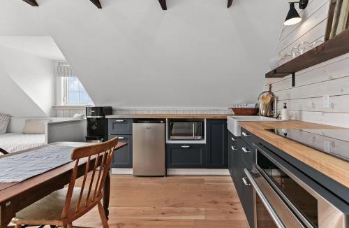 Peggy's Cove Apartment | Peggy's Cove Lighthouse View Apt