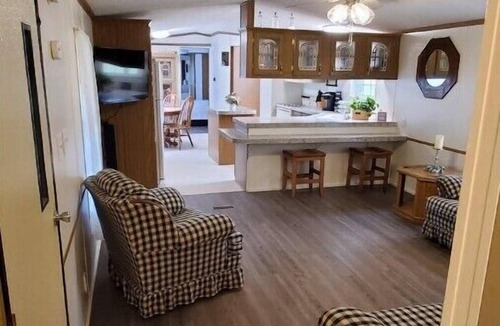 Connellsville House | Peggy's Guest Hideawaynn