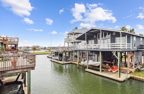 Jamaica Beach Cottage | Peggy's Hideaway by Ryson Vacation Rentals