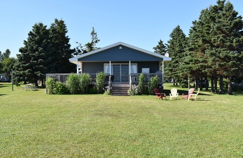 Canoe Cove Cottage | PEI oceanfront cottage within 25 minutes of Charlottetown and golfing