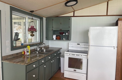 Kingsville Cottage | Pelee Northshore Inn